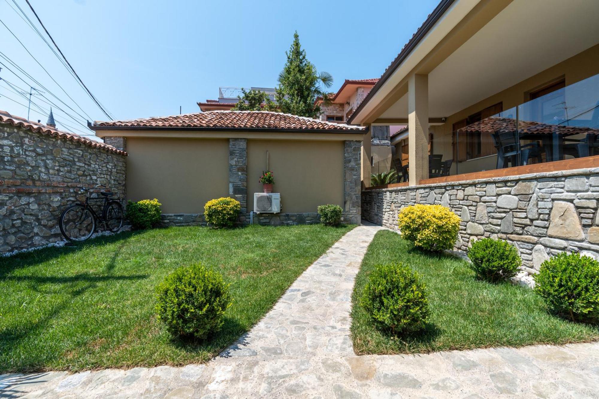 Villa Zoi A Stay To Remember I Located Inside The Castle Of Elbasan, On A Historic Roman Road Via Egnatia I Homemade Breakfast Luaran gambar