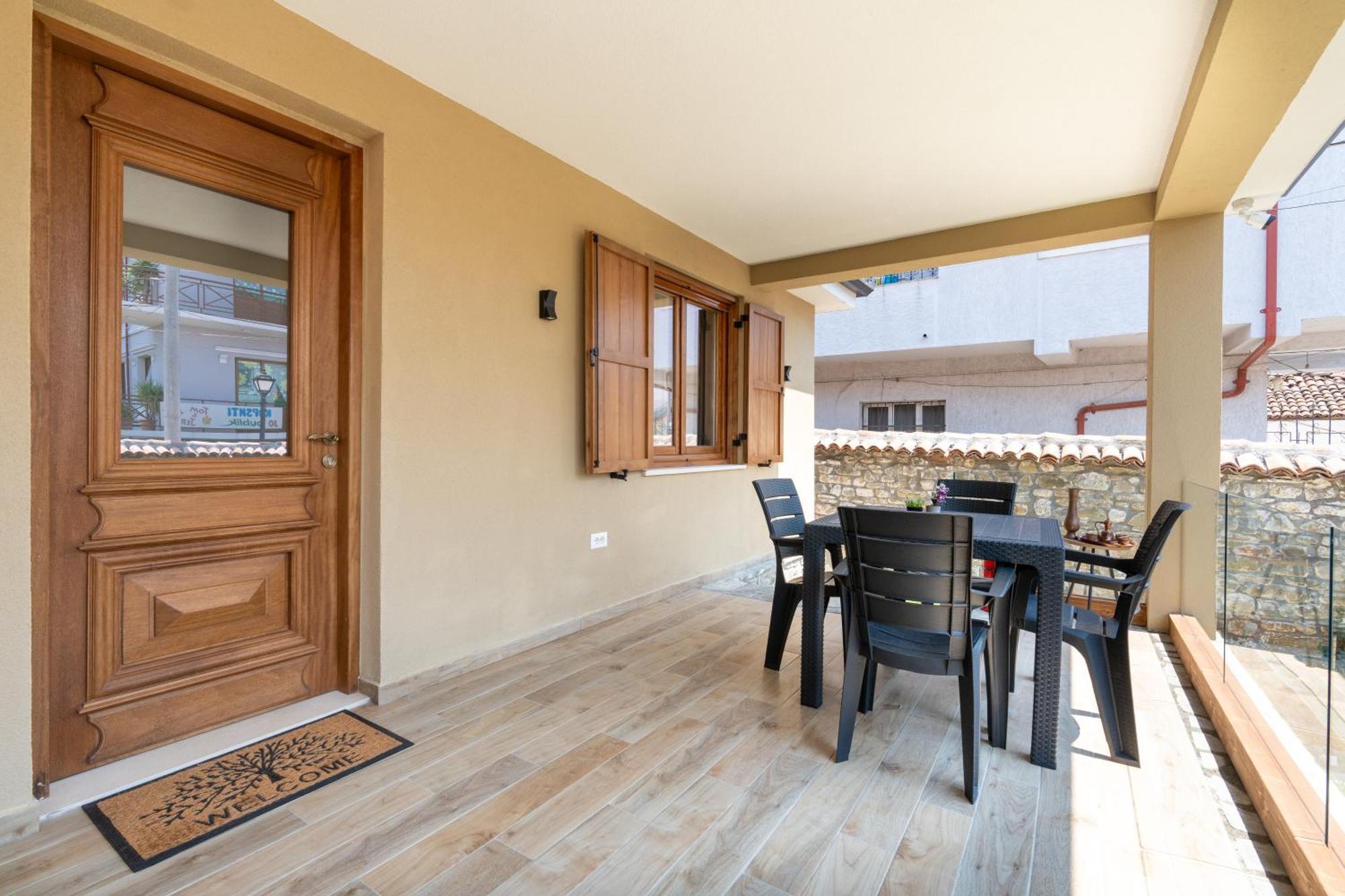 Villa Zoi A Stay To Remember I Located Inside The Castle Of Elbasan, On A Historic Roman Road Via Egnatia I Homemade Breakfast Luaran gambar